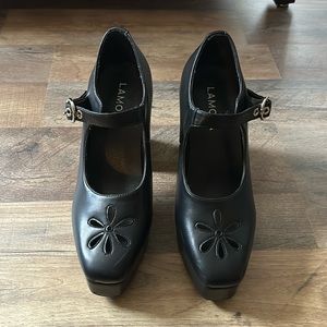 LAMODA flower Mary Jane platform shoes. Size 8 1/2.